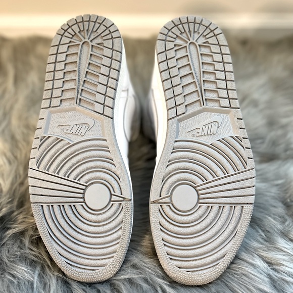 Nike Air Jordan 1 Mid ‘White Wolf Grey’ Shoes Men’s size 10.5 - Picture 8 of 8